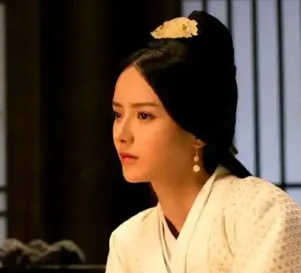 曹丕当初那么宠爱甄宓 赐死她后为何还那么侮辱她（深度揭秘） 第4张