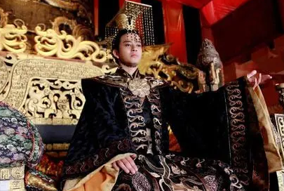 杨坚为什么能顺利建立隋朝？他是如何夺权的？（难以置信） 第2张