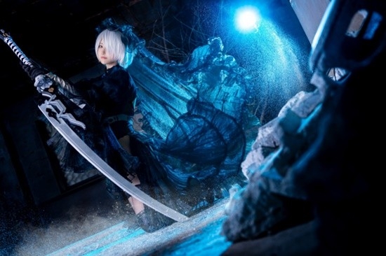 樱花妹COS《尼尔》婚纱2B：高衩美体肉感还原 樱花妹COS尼尔 第1张