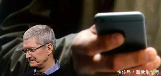 iPhone15发布在即,中企突然宣布,外媒:库克心都碎了美女小姐姐穿缎面抹胸吊带裙配合一头卷发,摩登气息扑面而来(太疯狂了) 第7张 iPhone15发布在即,中企突然宣布,外媒:库克心都碎了美女小姐姐穿缎面抹胸吊带裙配合一头卷发,摩登气息扑面而来(太疯狂了) 第7张
