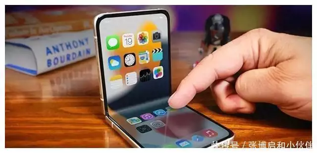 未来已来?苹果折叠屏iPhone专利获批,或将重塑手机行业!82年甘肃挖出17块石板,30年后专家悔恨交加:我们犯下大错(一看就会) 第2张 未来已来?苹果折叠屏iPhone专利获批,或将重塑手机行业!82年甘肃挖出17块石板,30年后专家悔恨交加:我们犯下大错(一看就会) 第2张