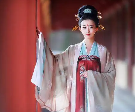 后宫中有那么多的宫女 清朝皇帝身边为何不用宫女伺候（燃爆了） 第1张