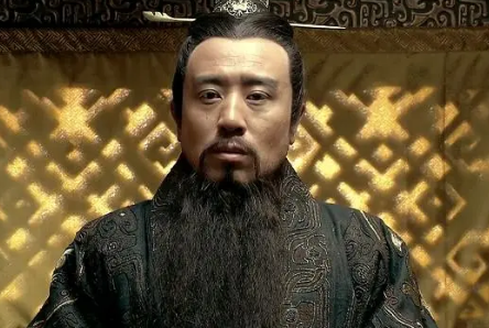 张良用大铁锤砸中车辇，为何被刺杀的秦始皇安然无恙？（燃爆了） 第1张