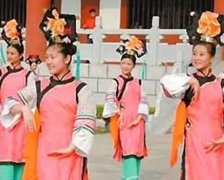 清朝宫女生活那么苦 古人为什么还送女儿进宫（居然可以这样） 第1张