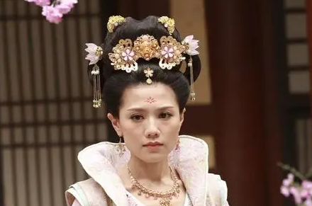 古代妃子和皇后是怎么自称吗 哀家,臣妾,本宫有什么区别（没想到） 第2张
