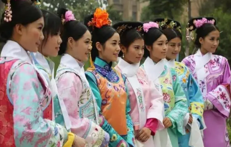 探索清朝选秀制度，秀女们是如何进入皇帝后宫的？（奔走相告） 第2张