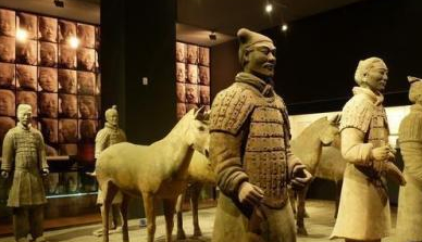 兵马俑排列出的军阵威武宏伟，为什么手里却没兵器？（这样也行？） 第2张
