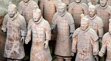 兵马俑排列出的军阵威武宏伟，为什么手里却没兵器？（这样也行？） 第1张