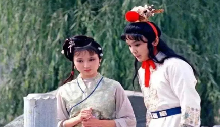 贾宝玉在看到薛宝钗的一段酥臂后，心里在想些什么？（硬核推荐） 第2张
