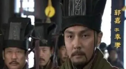 为何说郭嘉的才策谋略在前三国时期，还是鲜有对手的？（一篇读懂） 第2张