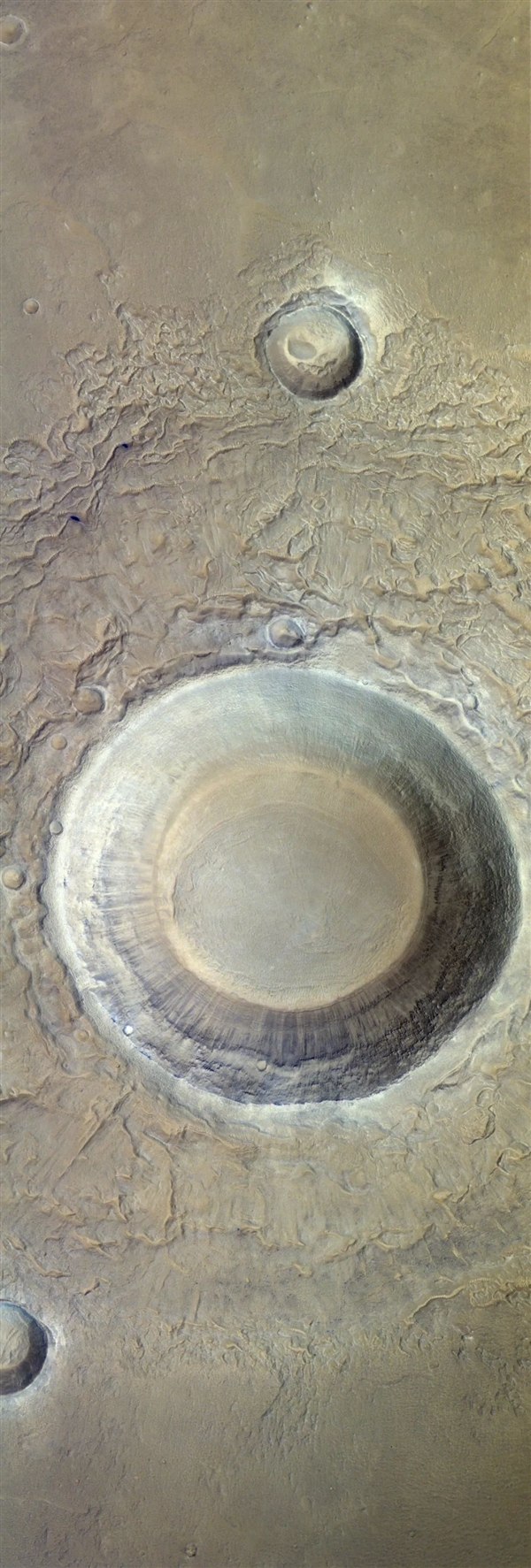 火星上惊现完美正圆形的巨型大坑！光滑得不正常 火星 巨型大坑 第1张