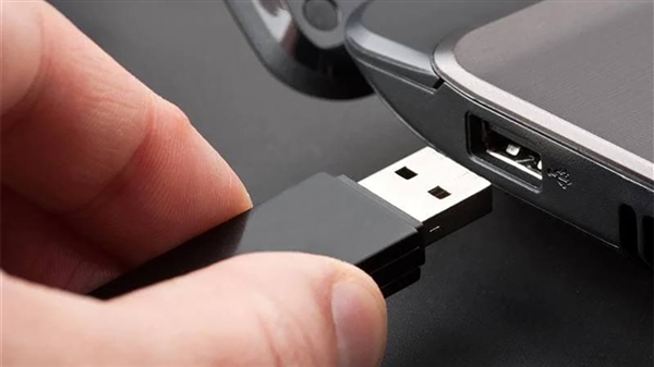 这个U盘容量只有8KB 但能保存200年！ U盘 第1张