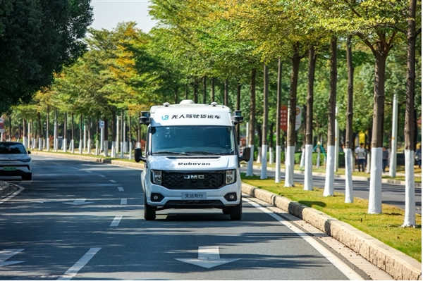 广州市区今日起用上无人货运车拉货 无人货运车 第1张