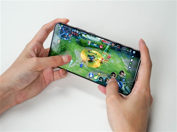 最轻薄的等深四曲屏手机！一文看懂OPPO Reno12标准版和Pro版的区别 OPPO Reno12标准版 Reno12Pro版 第3张