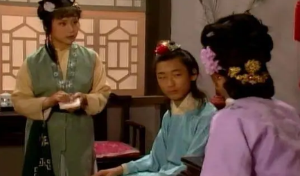 赵姨娘讨人嫌是有缘由的，这个缘由可总结为哪两个字？（奔走相告） 第3张