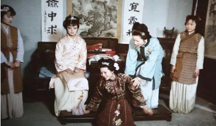 贾探春做了什么？为什么会被下定义为爱慕虚荣？（不看后悔） 第4张