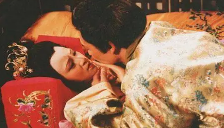 秦可卿的内心一直在苦苦挣扎，她是一个坏女人吗？（怎么可以错过） 第4张