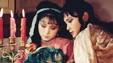 晴雯为何把自己最爱的两管指甲咬下来送给贾宝玉？（怎么可以错过） 第1张