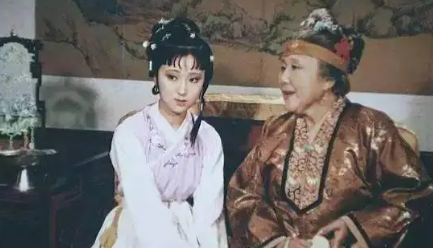 贾母在林黛玉和贾宝玉的相处上，为何保持着冷静态度？（原创） 第3张