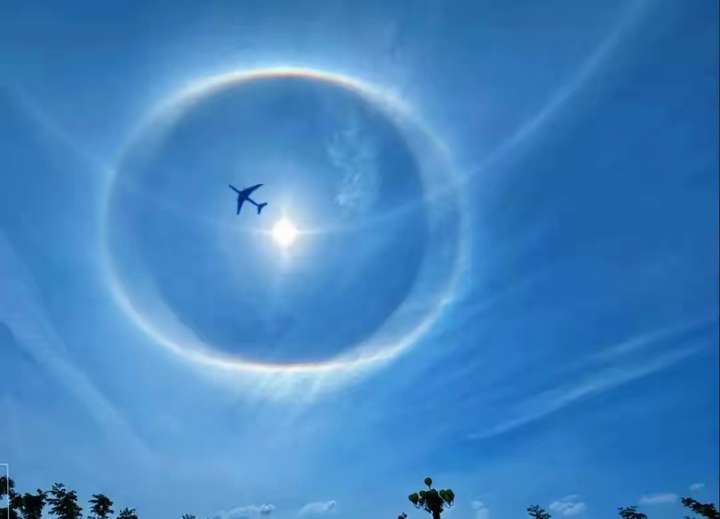 罕见！昆明天空惊现“巨眼”？双环日晕如同给太阳戴上了“美瞳”  双环日晕 第10张