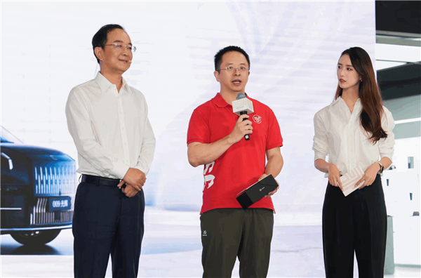 卖掉迈巴赫买了第一辆新能源车 周鸿祎喜提极氪009光辉版 周鸿祎 极氪009光辉版 第3张