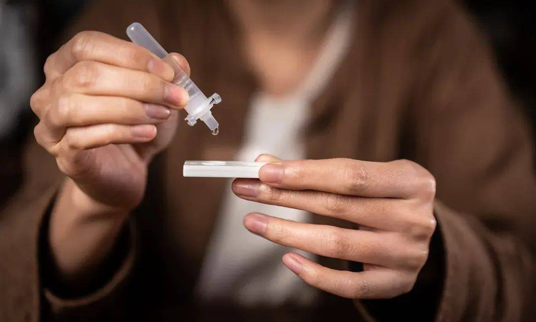 刀片嗓又回来了！咽干喉咙痛，是不是感染了新冠KP.2变异株？  刀片嗓 咽干喉咙痛 感染了新冠 第3张