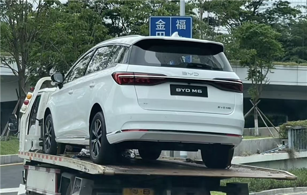 比亚迪全新MPV车型曝光：采用右舵设计 预计出口海外市场 比亚迪全新MPV 第2张
