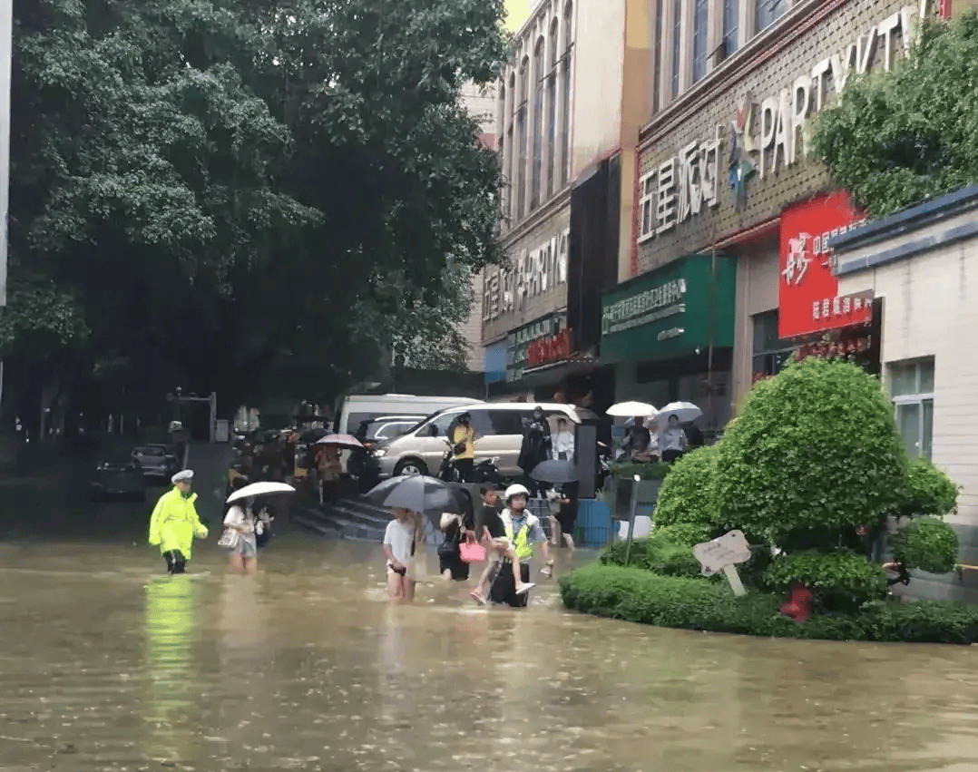 南宁大暴雨破纪录，滑动60分钟雨量超郑州720！为何降雨这么大？  南宁大暴雨 第7张