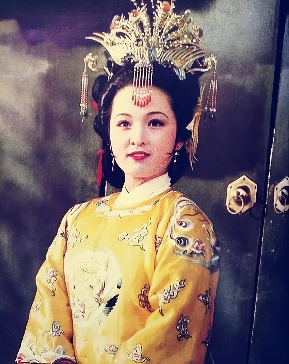 贾元春为何被吊死？从太监诡异行为和封号“假贤德”中可窥见一二  贾元春 第2张