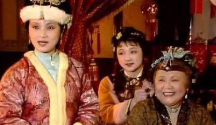 贾母送来的半碗红稻米粥，是在打王熙凤的脸还是给面？（怎么可以错过） 第2张