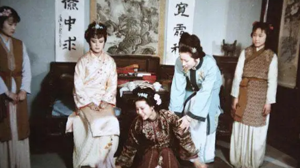 贾探春是王夫人情敌生的女儿，为何让她协理自己管家？（怎么可以错过） 第3张