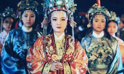 贾母，贾珍，贾赦，贾元春，贾宝玉，到底谁该背黑锅？（难以置信） 第4张
