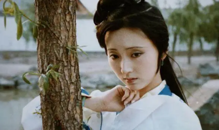 对比林黛玉和贾探春，王熙凤为什么就是不喜薛宝钗？（快来看） 第1张