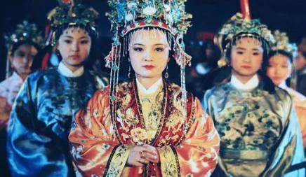 为什么说贾元春当上妃子之后，其实是害了贾府？（不看后悔） 第2张
