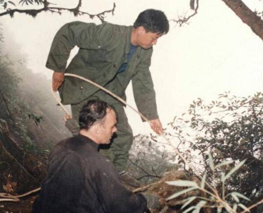 广西村民采药迷路深山，意外发现飞机残骸，揭开52年前未解之谜  飞机残骸 第6张