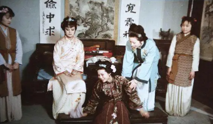 即使赵姨娘活得再失败，为何也是幸福指数最高的一个？（原创） 第2张