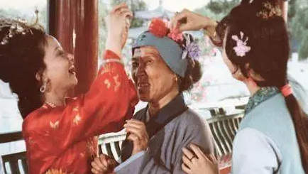 王夫人之所以不待见刘姥姥，原因都在哪三个字里？（这样也行？） 第1张