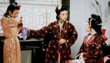 赵姨娘为何对彩云如此温情？因彩云一心一意对待贾环（没想到） 第4张