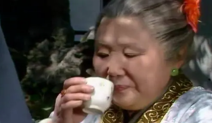 作为掌舵贾府的人，贾母为何始终对贾府的败落不闻不问？（越早知道越好） 第1张