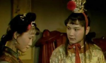 身为管家的王熙凤为何对她见招拆招，在各方面礼让三分？（这样也行？） 第1张