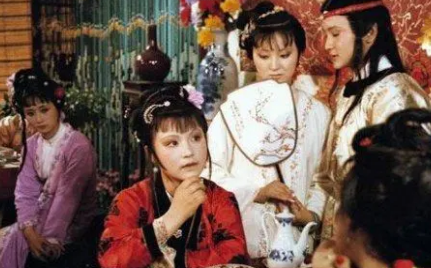 在薛宝钗的生日会上，王熙凤和史湘云为何要合演一出戏？（怎么可以错过） 第3张