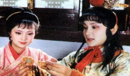 莺儿为什么才是对薛宝钗嫁到贾府的最大帮手？（没想到） 第3张