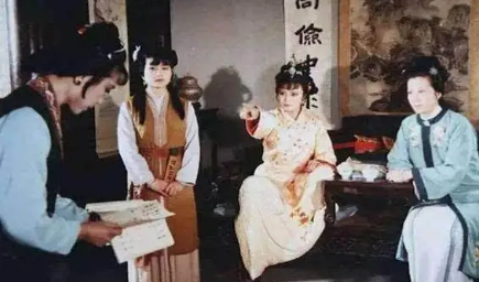 给薛宝钗当垫脚石，贾探春内心真的是心甘情愿吗？（学会了吗） 第3张