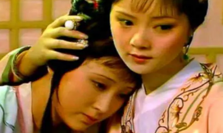 红楼梦中，薛宝钗为何对林黛玉当场说她坏话没有翻脸？（学会了吗） 第2张