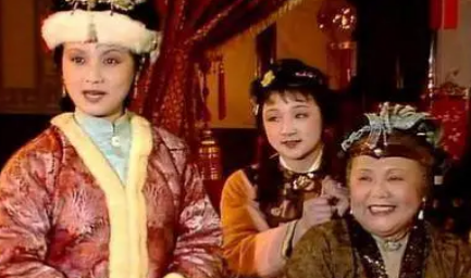 被王熙凤恨得牙痒痒的赵姨娘，为何能得尤氏的温柔以待？（一看就会） 第2张