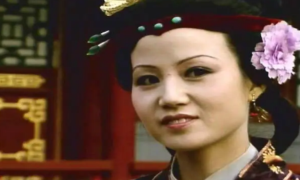 被王熙凤恨得牙痒痒的赵姨娘，为何能得尤氏的温柔以待？（一看就会） 第3张