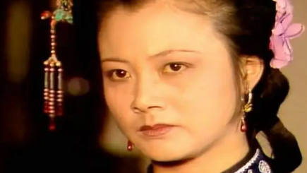 王熙凤对尤氏一直都是平淡处理，为何会雪中送炭一回？（奔走相告） 第1张