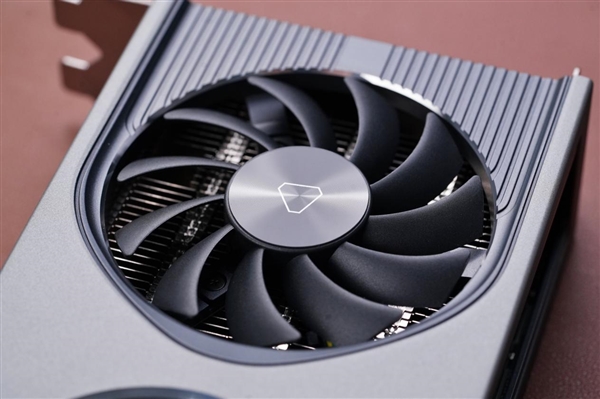 7nm工艺、7GB显存！摩尔线程MTT S70图赏 摩尔线程MTT S7 第13张