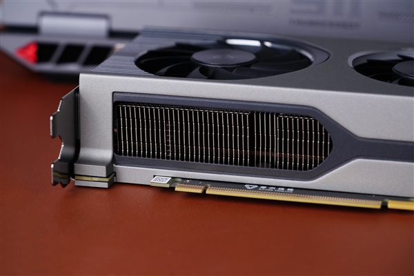 7nm工艺、7GB显存！摩尔线程MTT S70图赏 摩尔线程MTT S7 第15张