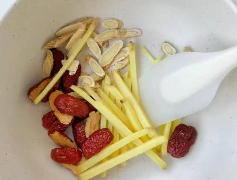 入伏后女人每天喝一杯姜枣茶，提神驱寒，精神饱满过夏天  姜枣茶 第4张